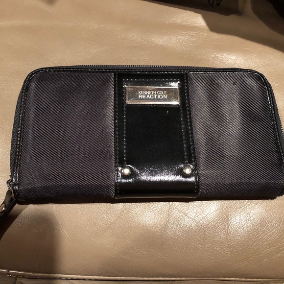 Kenneth Cole Reaction Black Billfold Wallet - Picture 7 of 7